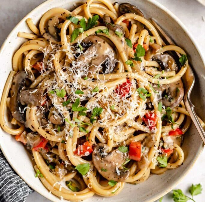 Creamy Pasta with Oyster Mushrooms and Sweet Peppers